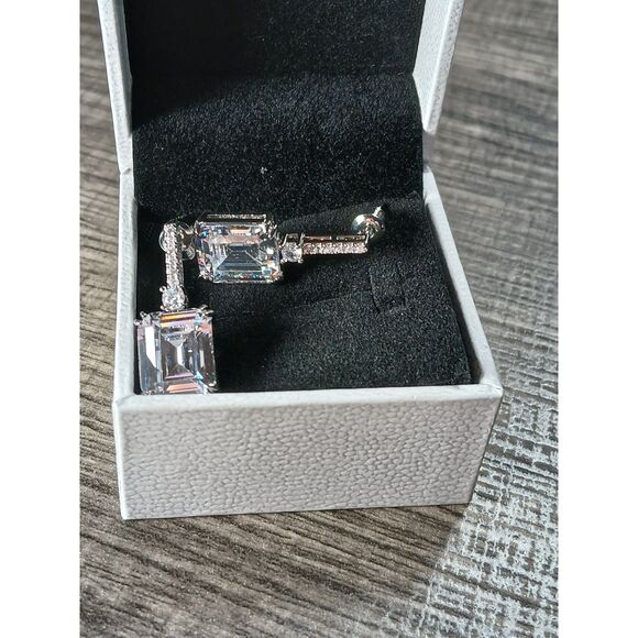 High-Quality Simulated Diamond Baguette Cut Dangle Earrings – Maximum Sparkle ✨ - Picture 8 of 10